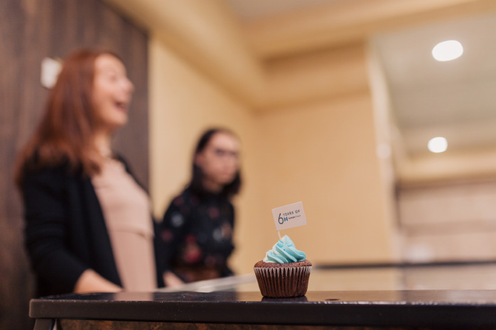 human-direct-6-years-anniversary-cupcake